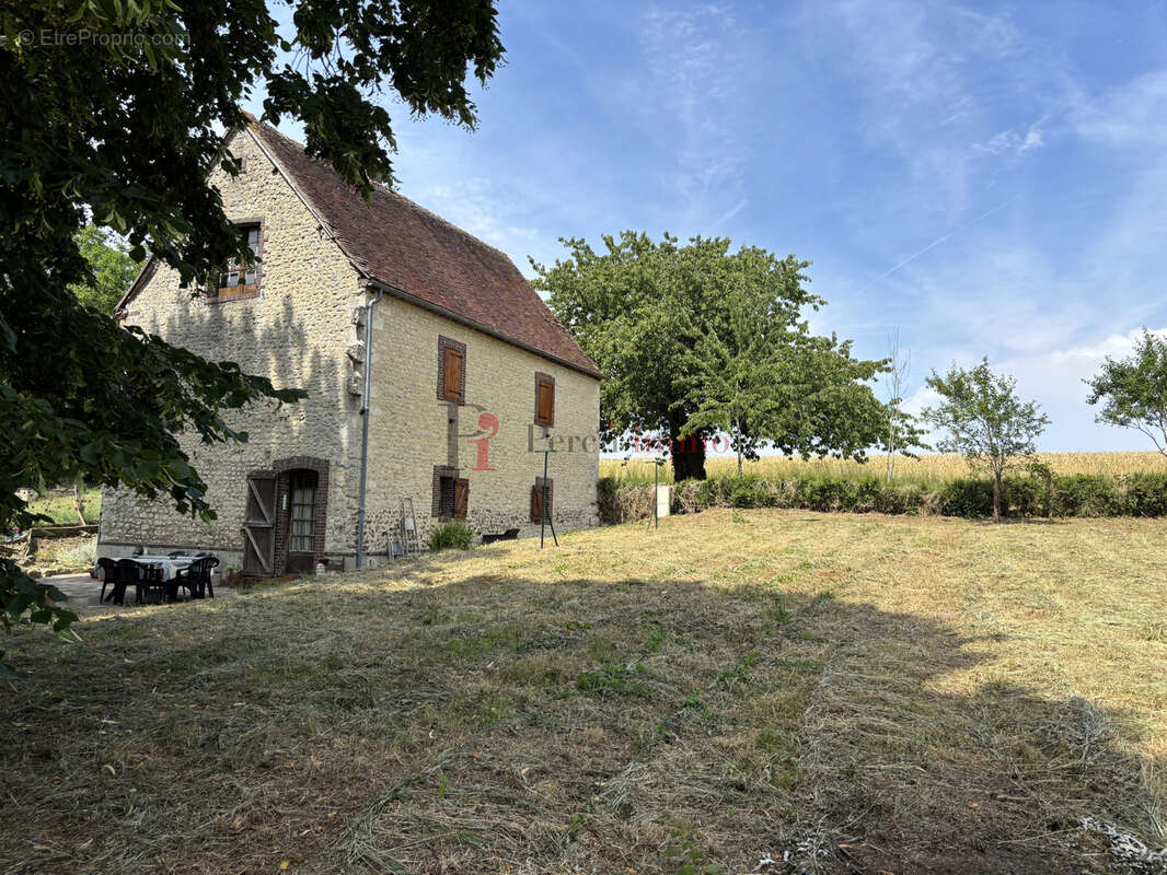 A 15 minutes de nogent-le-rotrou dans un hameau calme maison a renover - photo 2
