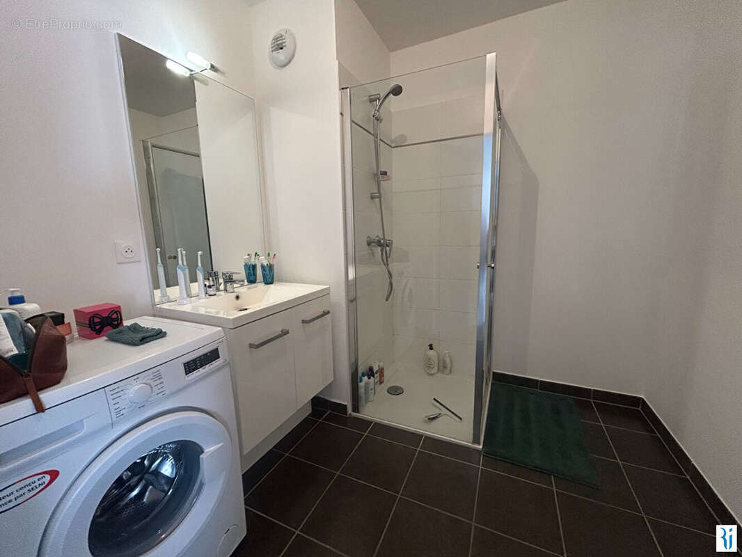 A vendre secteur Docks appartement F3 avec balcon et parking. - photo 9