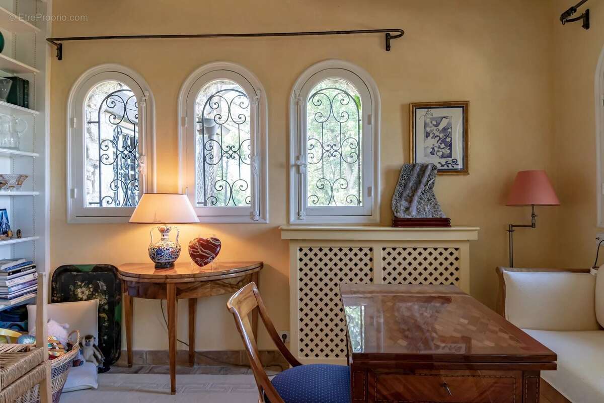 Maison à ROQUEFORT-LES-PINS