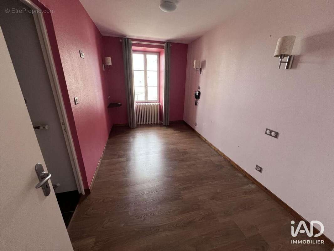 Photo 4 - Commerce à NOUZERINES