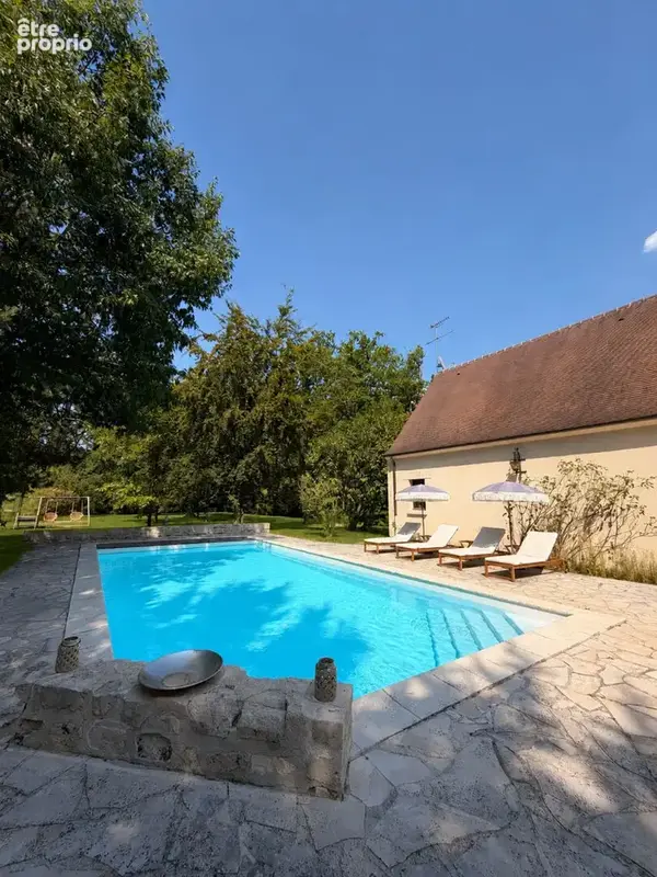 Propriété d'une magnifique architecture de 220 m² sur 3600m² de terrain avec piscine et garage double ainsi que sa dépendance. - photo 2