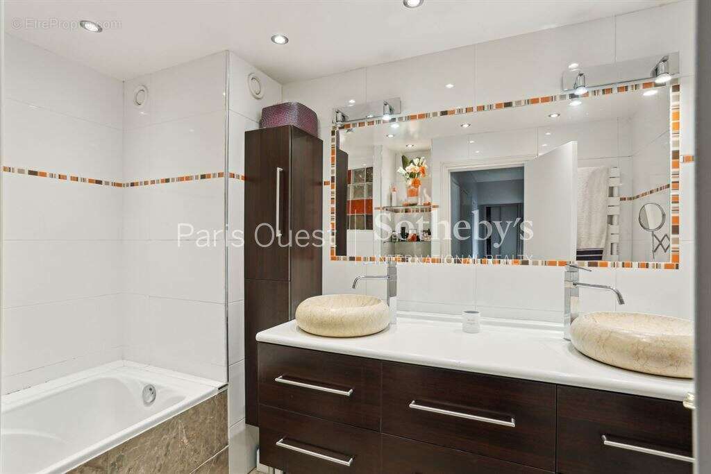 Appartement à NEUILLY-SUR-SEINE