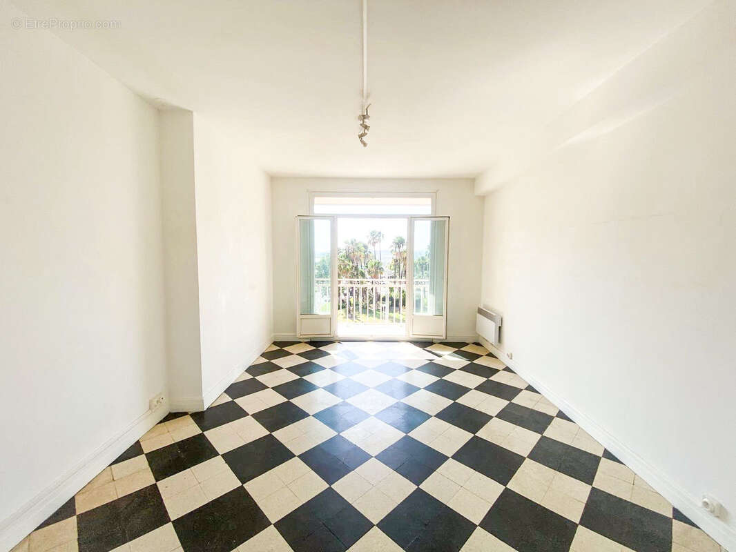 Toulon - Port : Appartement T2 avec balcon - photo 4