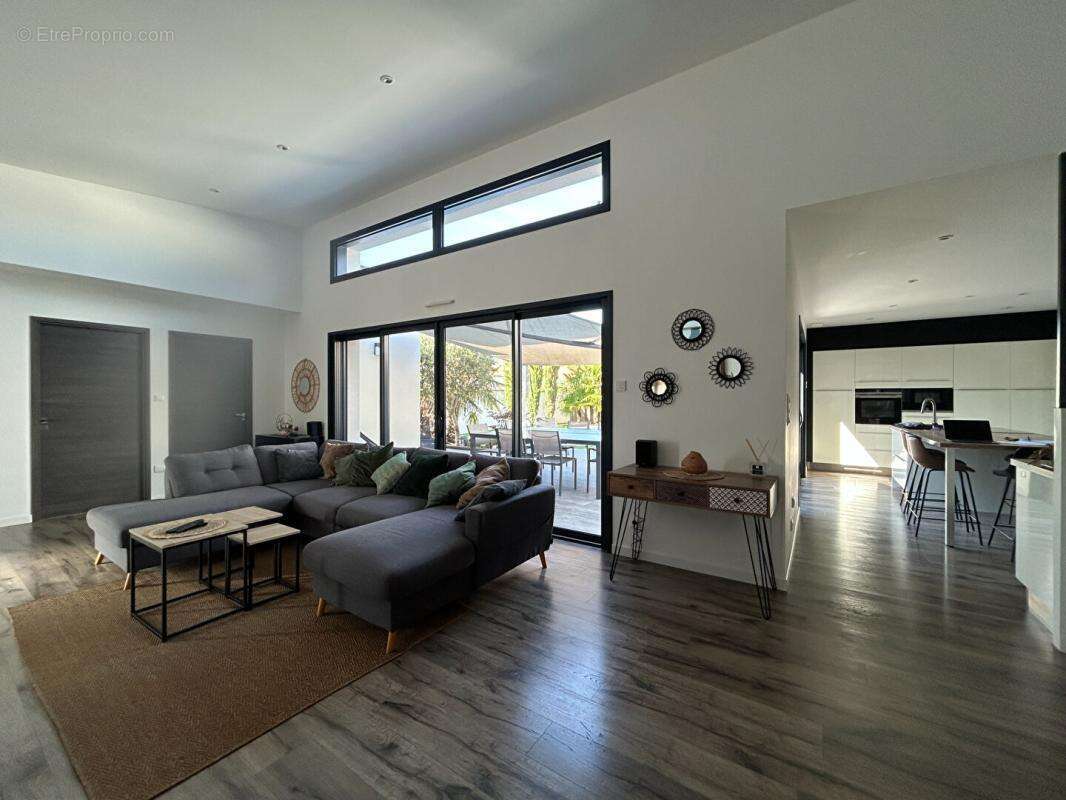 Maison à LA CHAPELLE-BASSE-MER