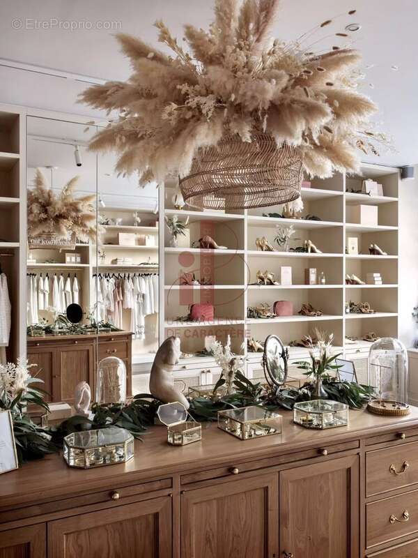 Commerce à FONTAINEBLEAU