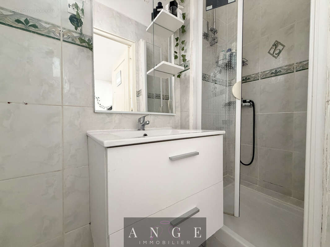 Appartement à SOLLIES-TOUCAS