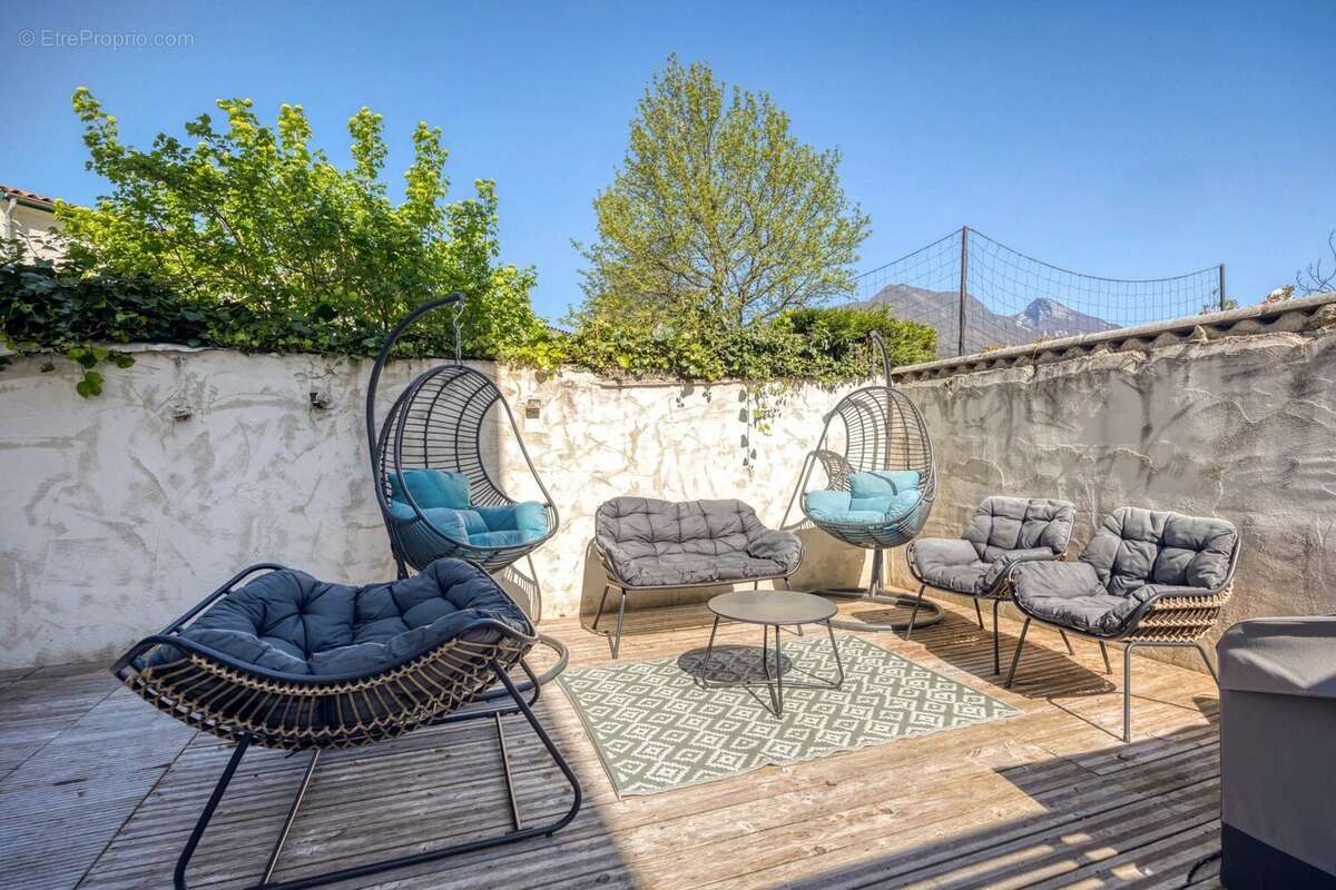 Maison à SAINT-EGREVE