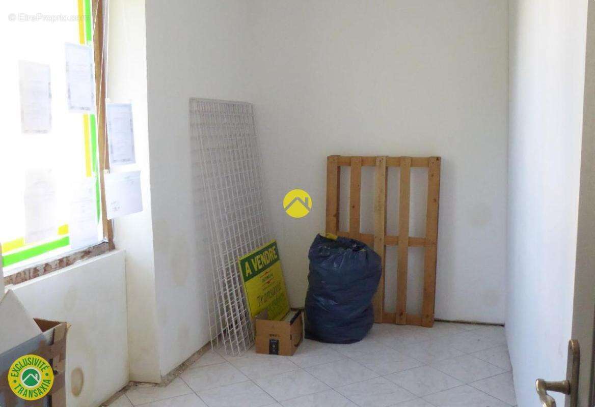 Maison à AZAY-LE-FERRON