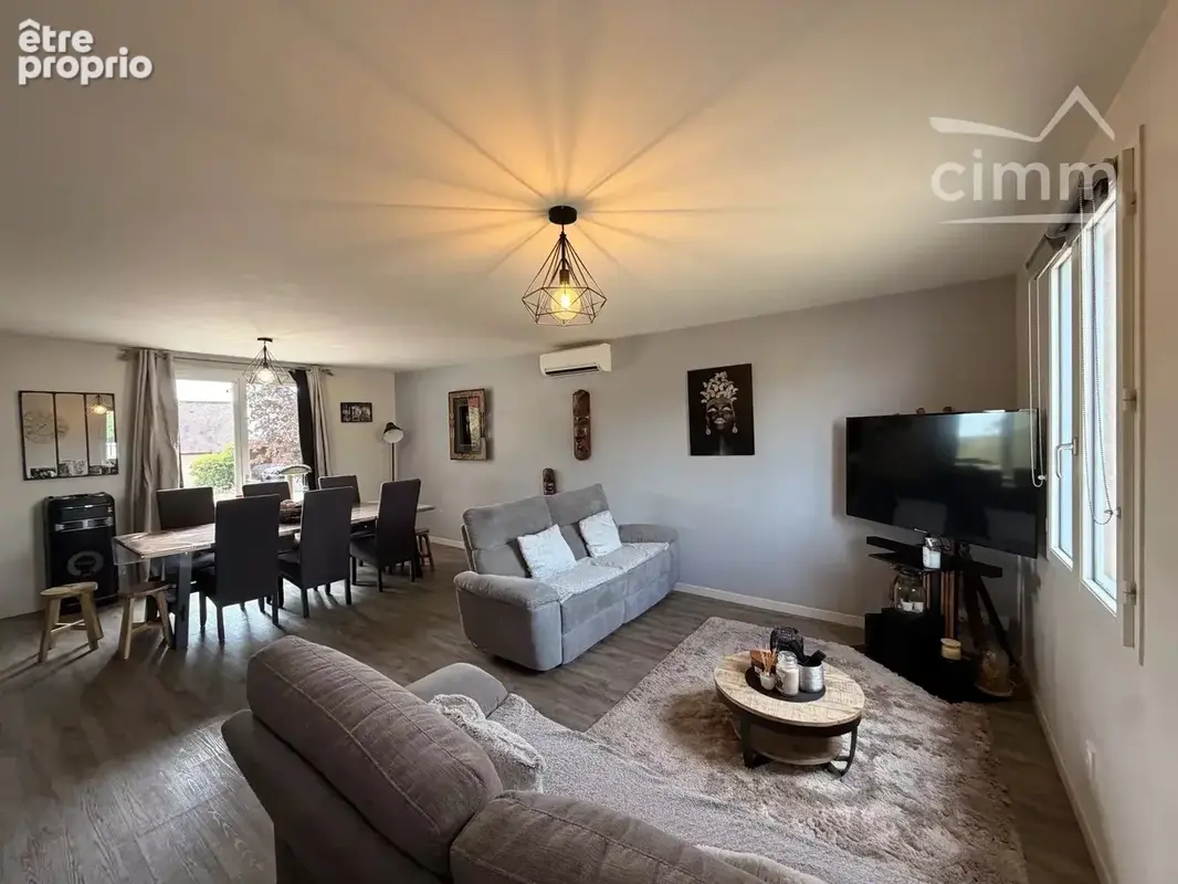 VEUZAIN-SUR-LOIRE — Maison 6 pièces de 120 m² - photo 3