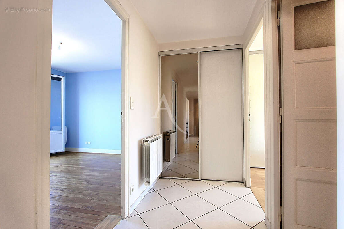 Appartement Chambery 4 pièces avec cave, grenier et ascenseur - photo 8