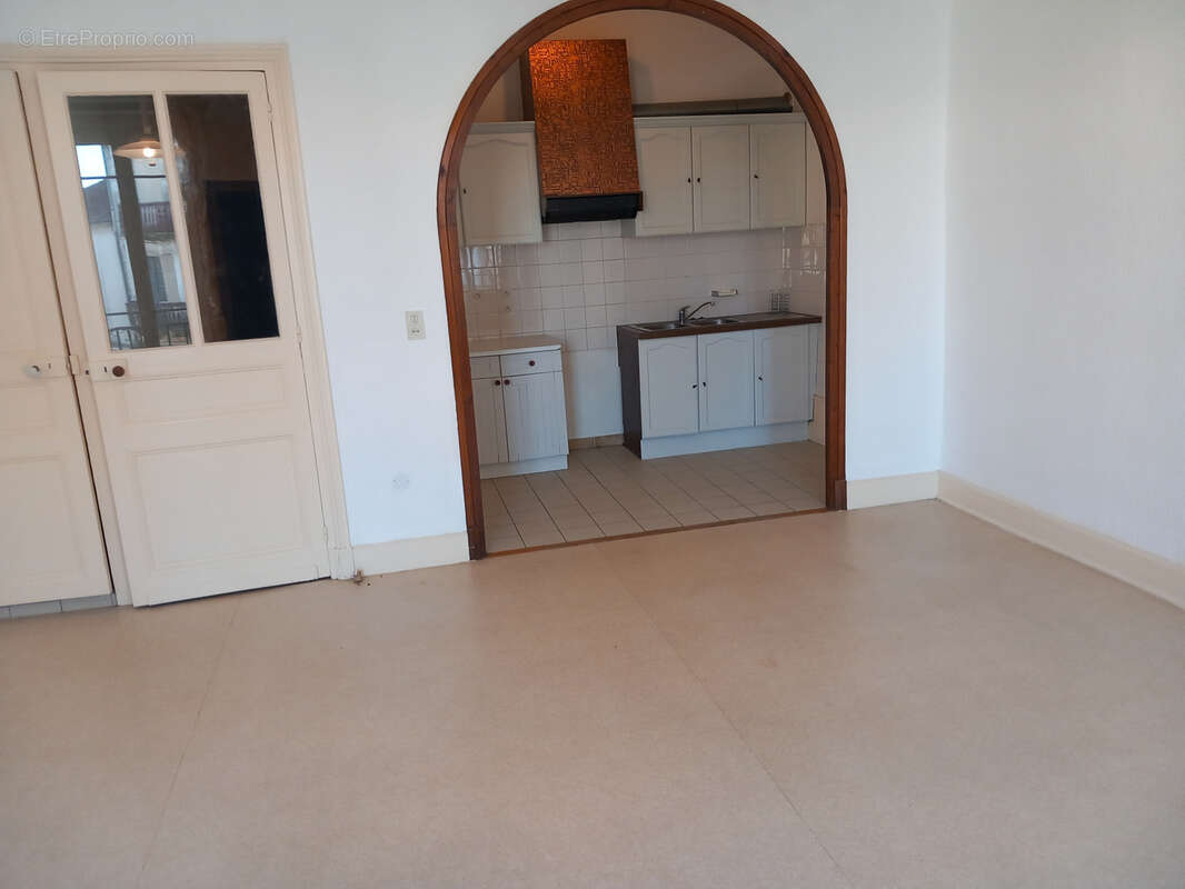 Appartement à FUMEL