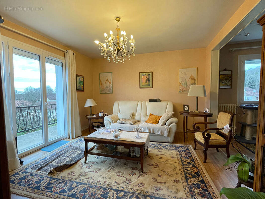 Maison à COULAURES