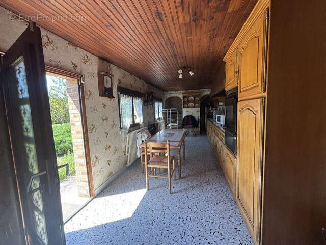 EXCLUSIVITE à AUXY, longère de plain pied avec hangar, étang et parc arboré. - photo 12