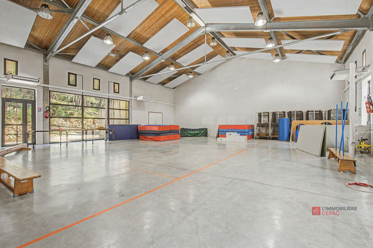Site médico-social et pédagogique de 3 900 m2 sur 4 hectares au coeur des Alpilles - photo 9