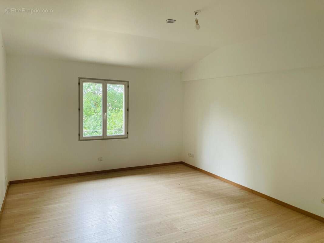 Maison à SAINT-DONAT-SUR-L&#039;HERBASSE