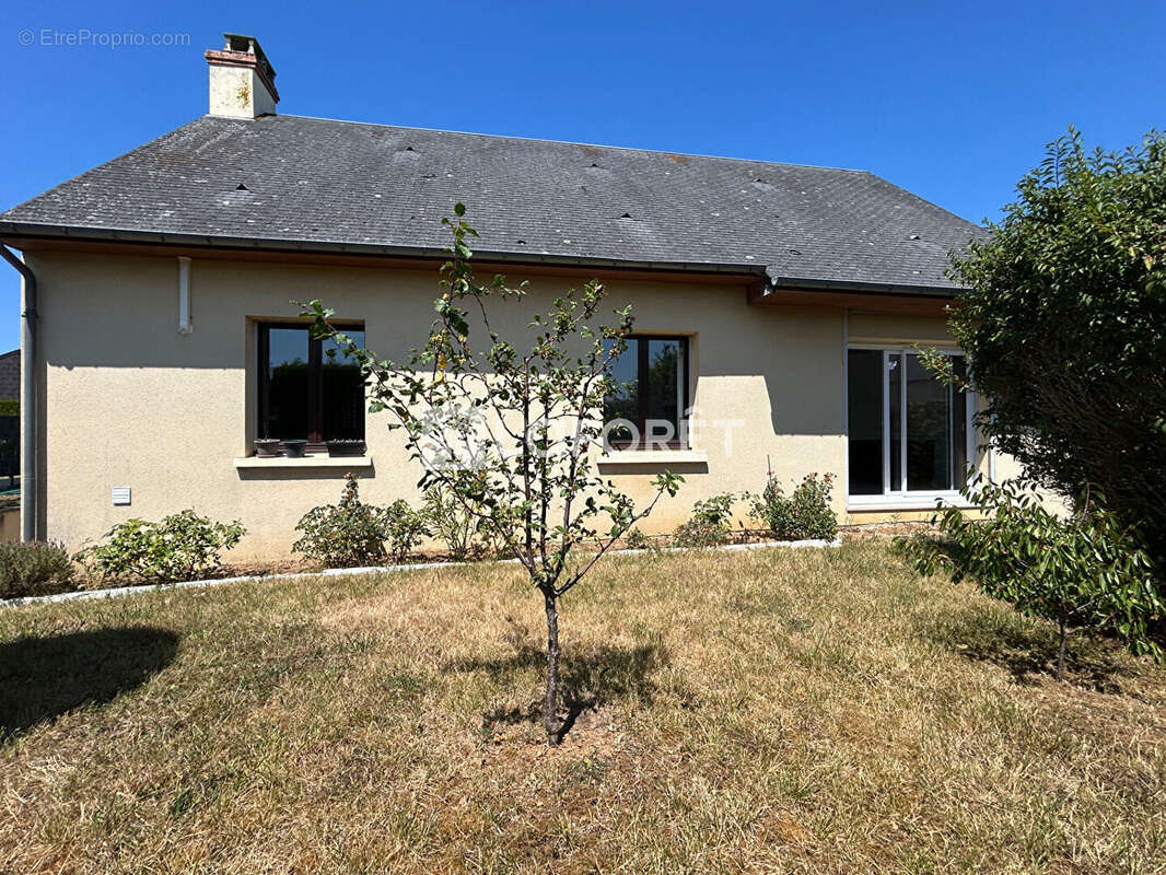 Cagny,  local professionnel, 90m² - photo 9