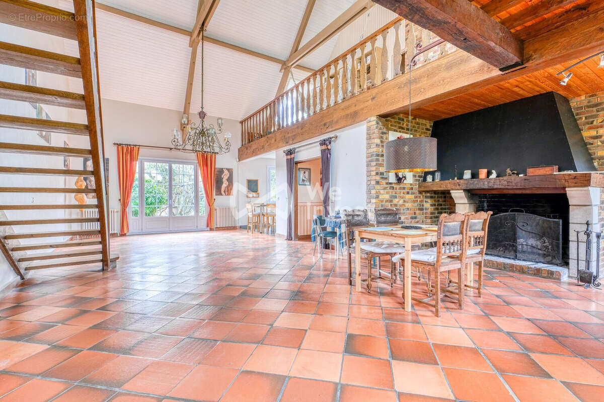 Maison 270 m² à Magny-Le-Hongre  - photo 2