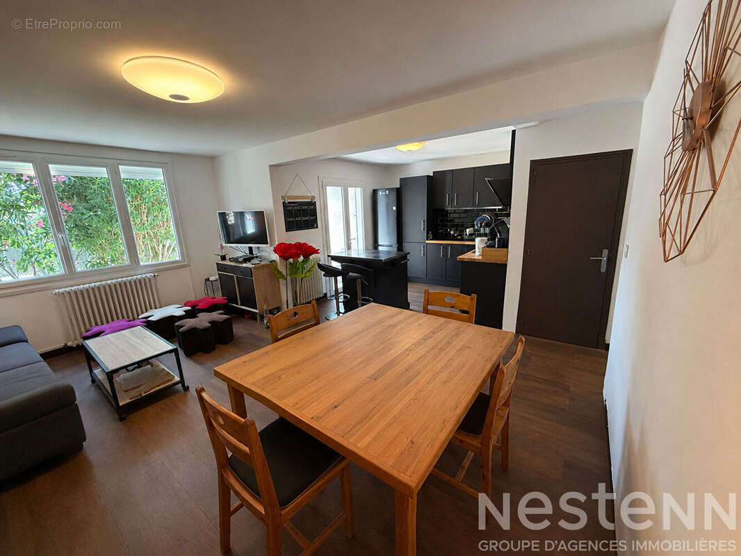 CARCASSONNE Maison trois faces entièrement rénovée avec garage terrasse et trois chambres proche commodités - photo 8
