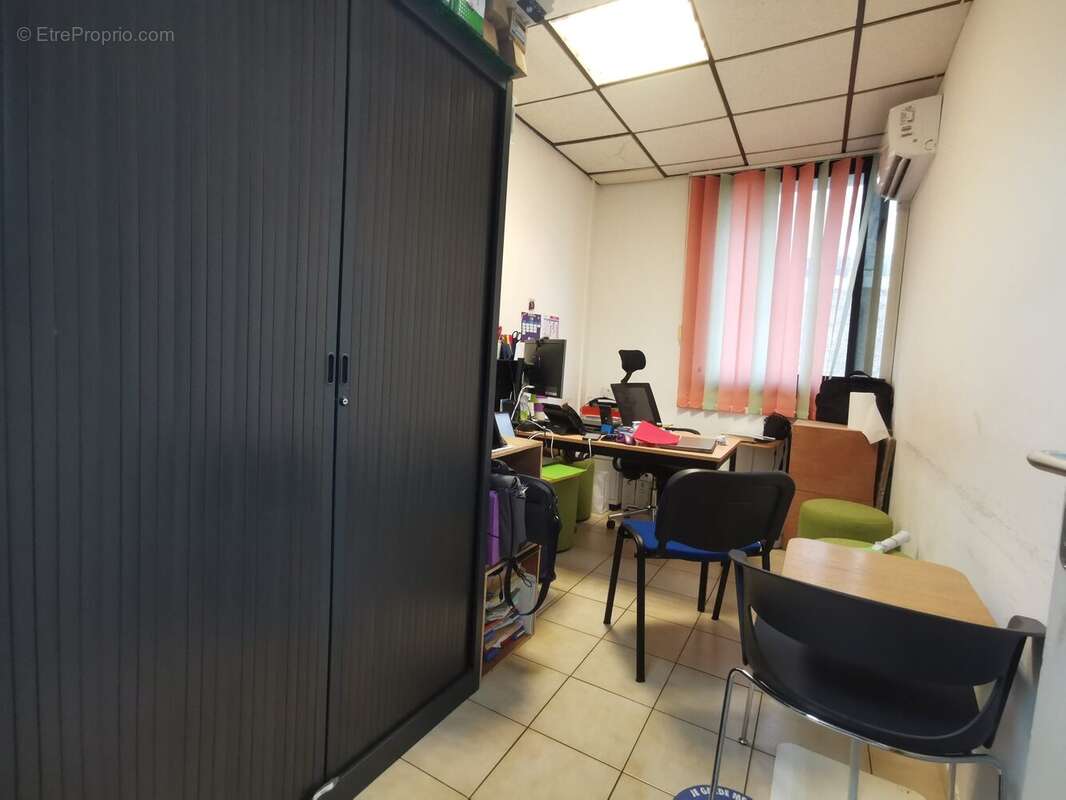Commerce 180 m² à Le Lamentin  - photo 3