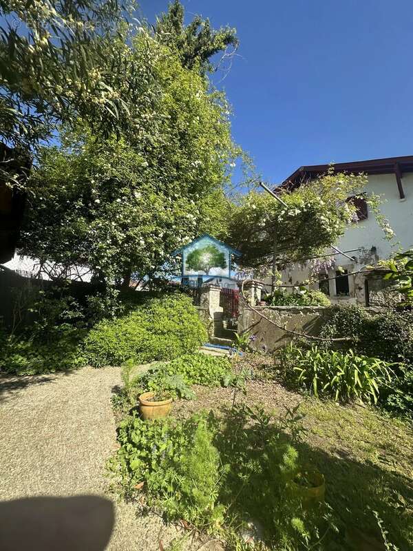 Maison à URT