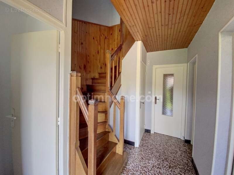 Maison à TAVAUX-ET-PONTSERICOURT