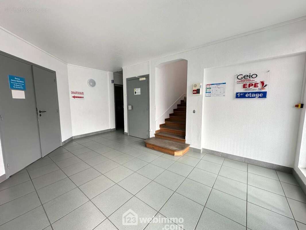 D'une surface de 400 m² - Commerce à LAON