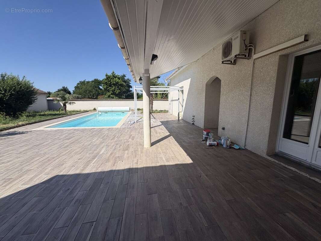 Maison 130 m² à Lapeyrouse-Mornay  - photo 2