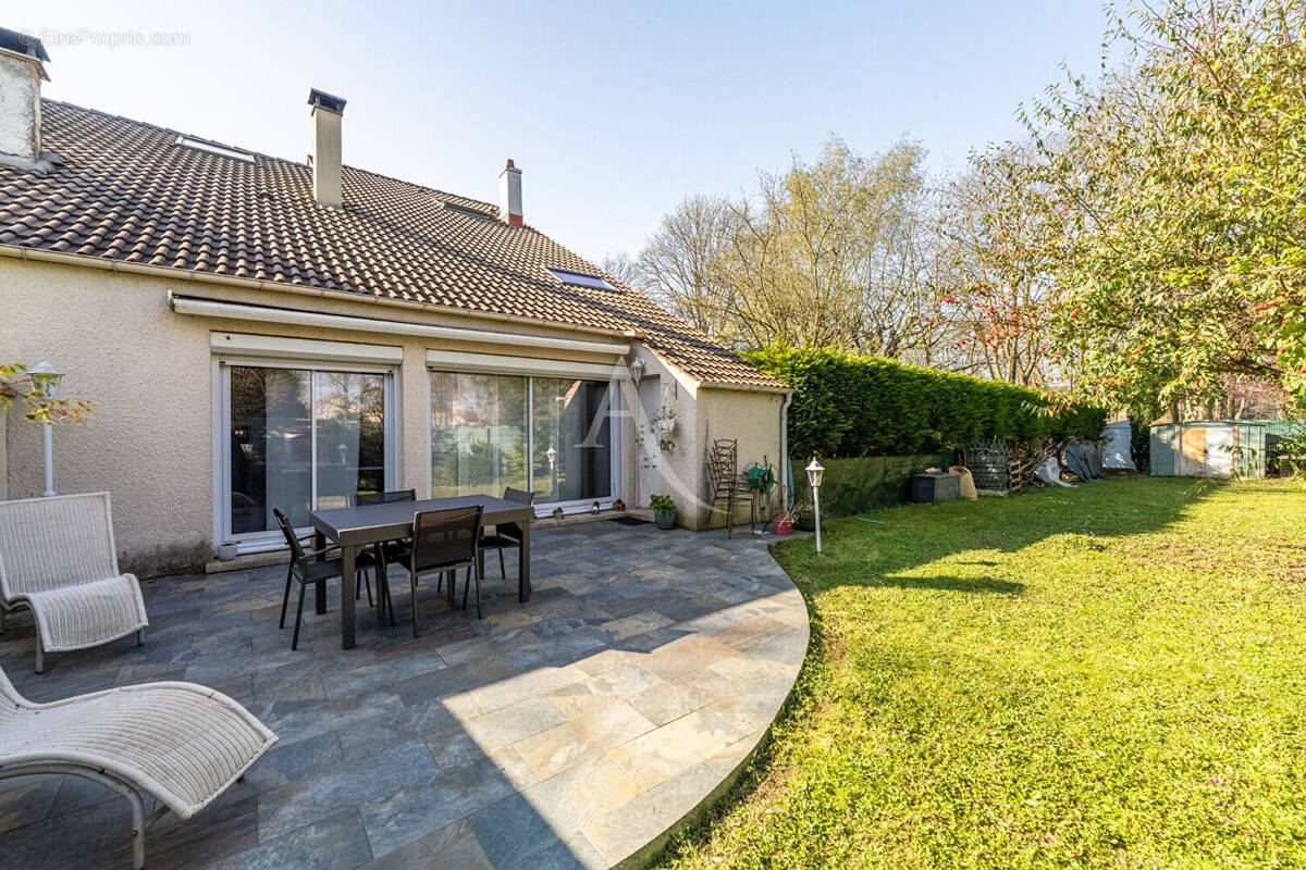 Maison à JOUY-LE-MOUTIER