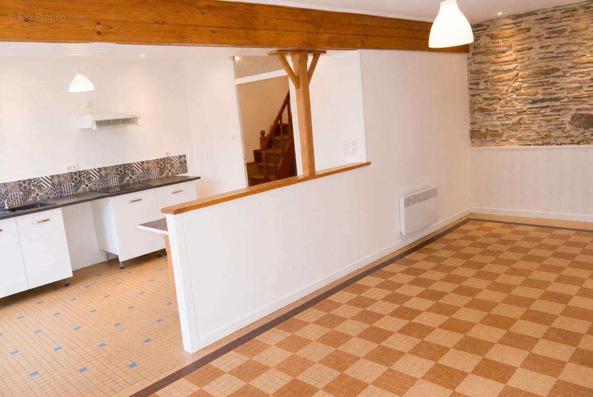 Maison à GRAND-AUVERNE