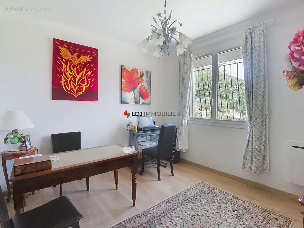 Maison 247 m² à Prades  - photo 9
