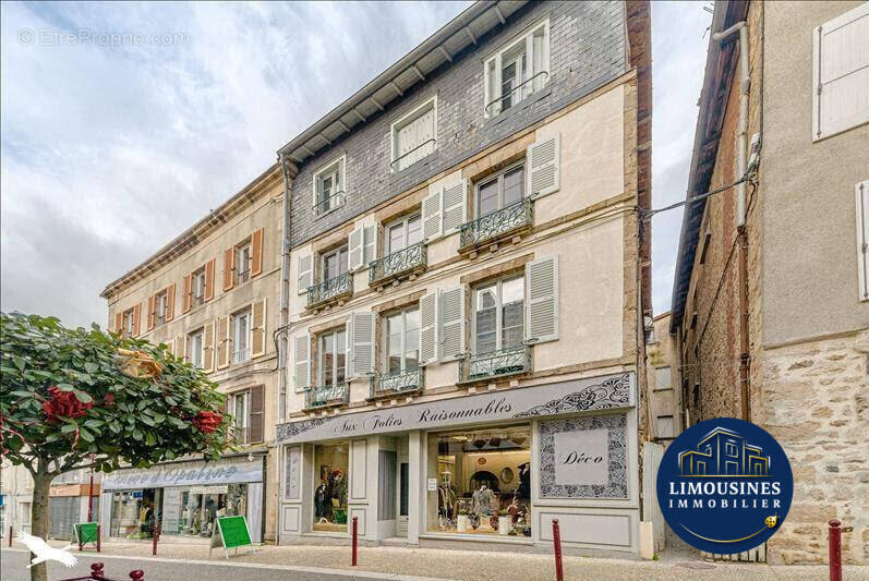 Appartement 320 m² à Saint-Junien  - photo 1