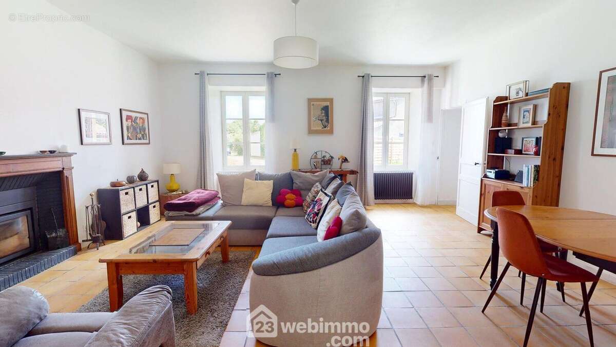 Salon avec insert - Maison à ROSNAY