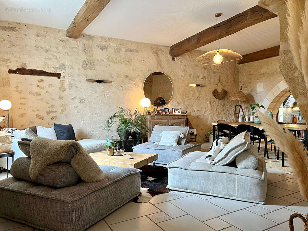 Propriété en pierre avec maison d'amis, piscine et garage pour 3 véhicules. - photo 3