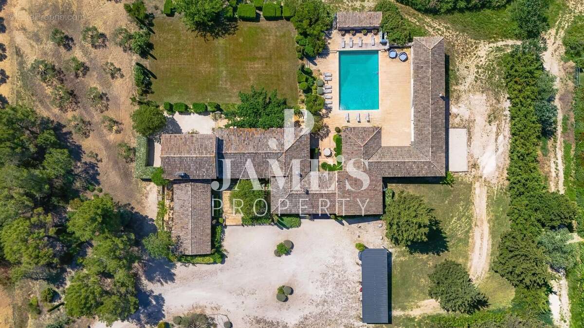 Maison 349 m² à Paradou  - photo 4