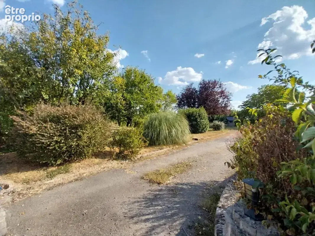 Maison en pierre sur un magnifique terrain arboré avec son plan d'eau - photo 8