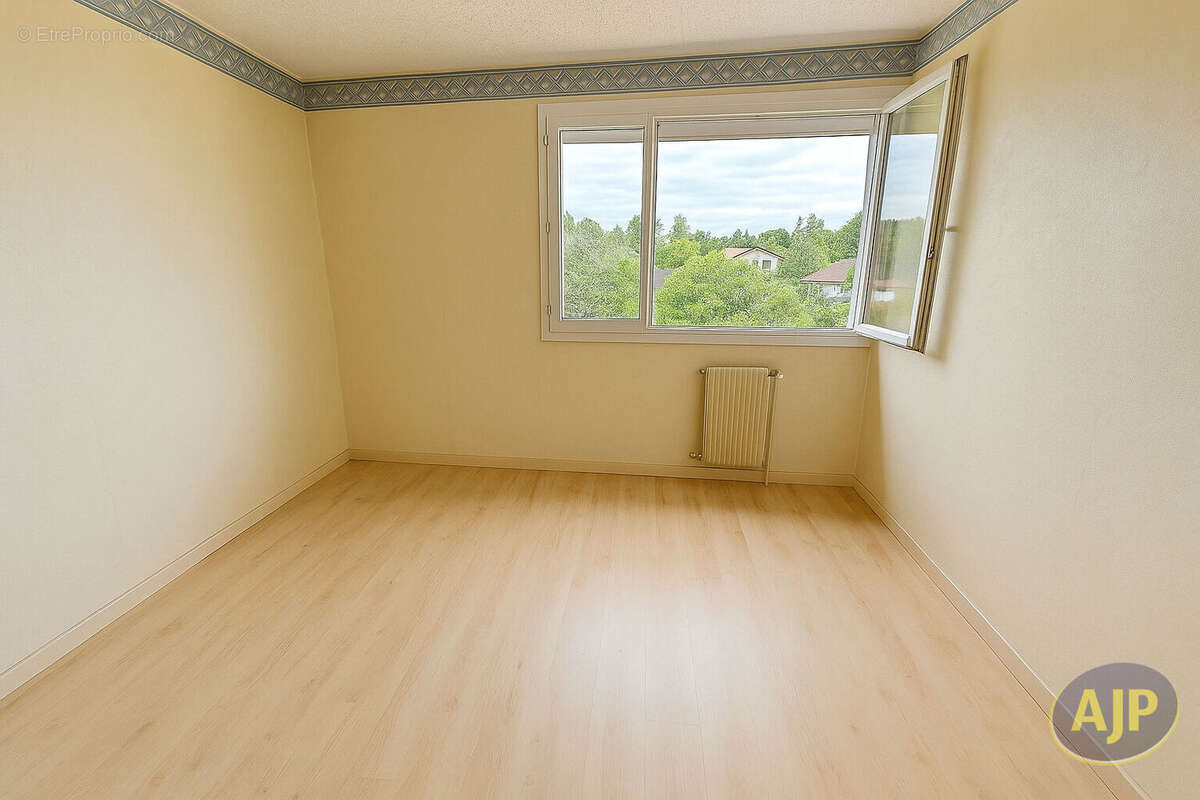 Maison à SAINT-MACAIRE-EN-MAUGES