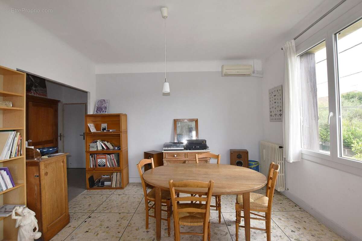 Salon-salle à manger  - Maison à NIMES