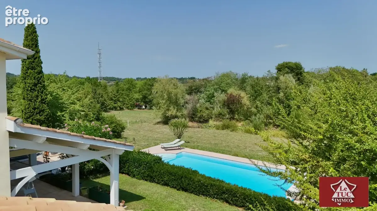 Villa d'exception avec piscine, jacuzzi, double garage et petit étang. - photo 3