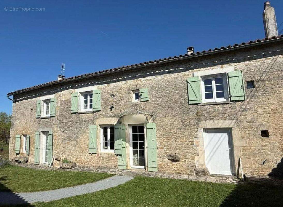 Maison à VILLEFAGNAN
