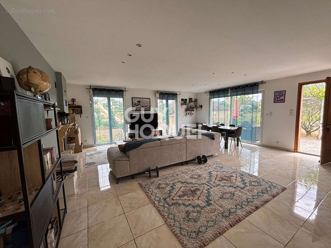 Maison de plain-pied avec dépendance  130 m² habitables sur terrain de 1 416 m²  Aubenas Actuellement louée - photo 3
