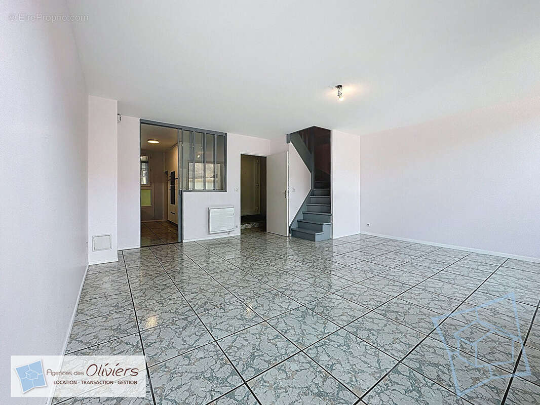 Appartement à VOISINS-LE-BRETONNEUX