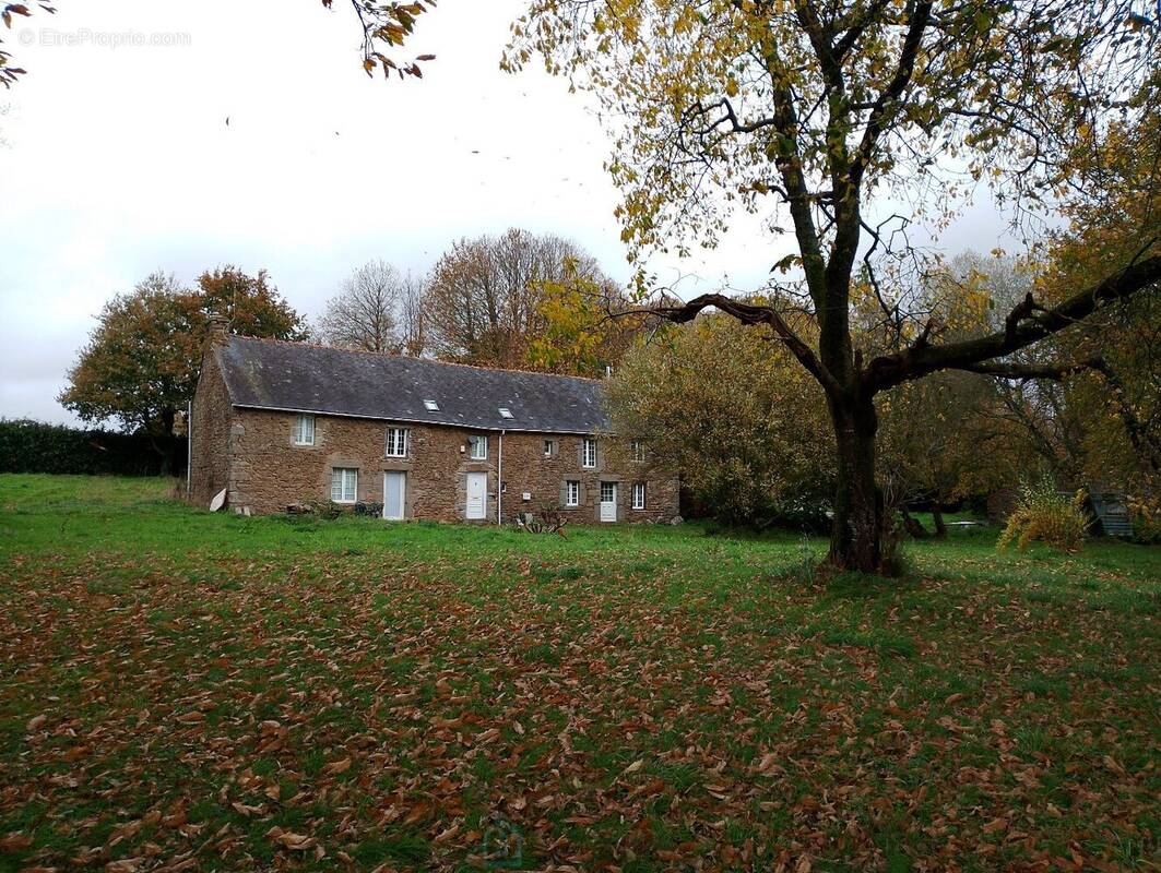 Maison à MENEAC