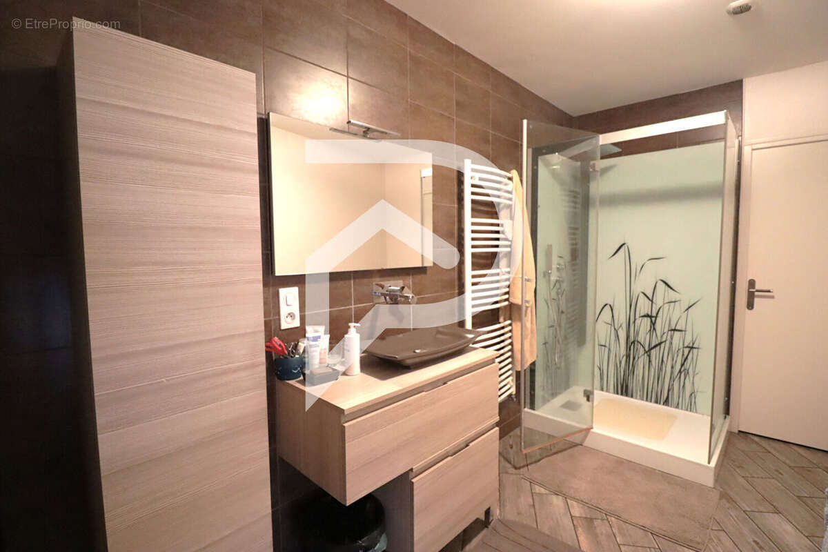 Ensemble de 3 batisses de caractère rénovés 1685M² de terrain - photo 14