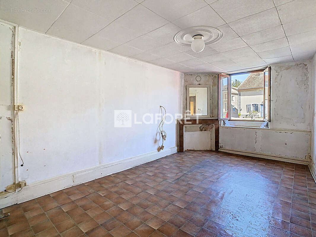 Maison à MAXEY-SUR-VAISE