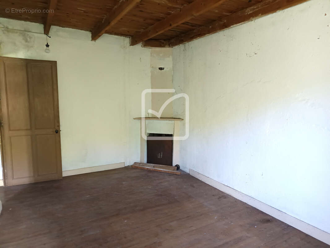 Maison à rénover sur terrain de 1050 m2 - photo 3