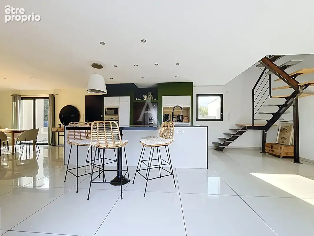 Longué-jumelles - maison contemporaine avec piscine, 5 chambres et plus de 184 m² habitables - photo 3
