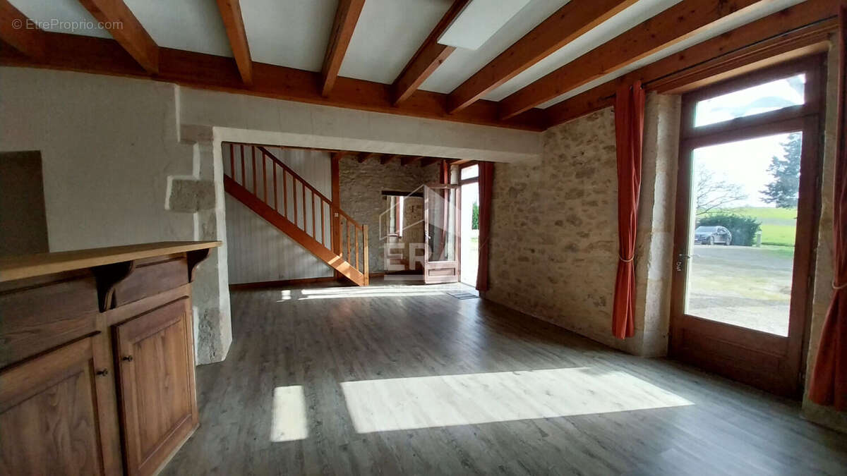 Maison à MASSUGAS