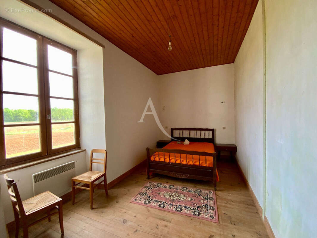 Maison à SAINT-GENIS-DE-SAINTONGE