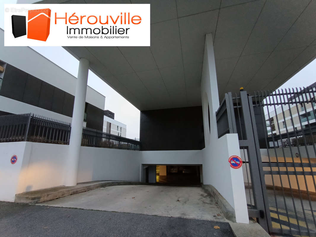 Parking à HEROUVILLE-SAINT-CLAIR