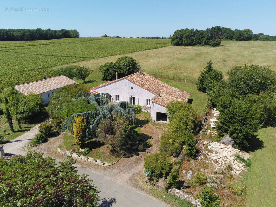 Maison à NAUJAN-ET-POSTIAC